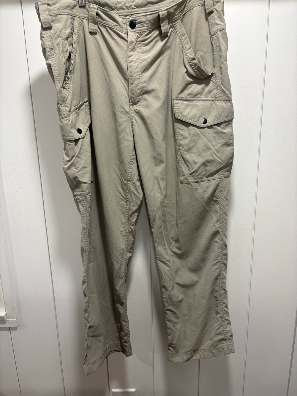 Duluth Trading Co. Armachillo Cooling Nylon Cargo Pants Tan Men's Size 38 x 30